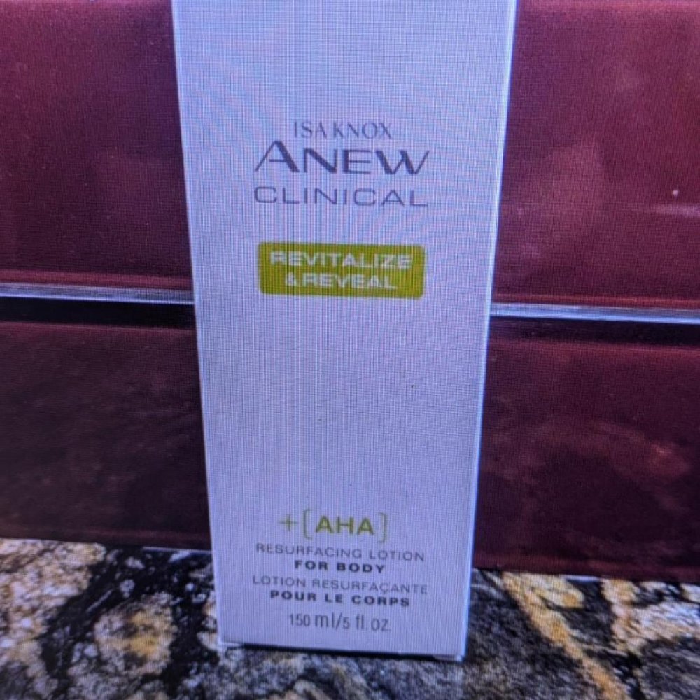 Avon Isa Knox Anew Clinical Resurfacing Lotion